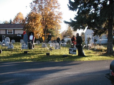 2003halloweendisplaydaylight (5)