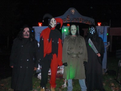 2009_haunted_crew_awaits